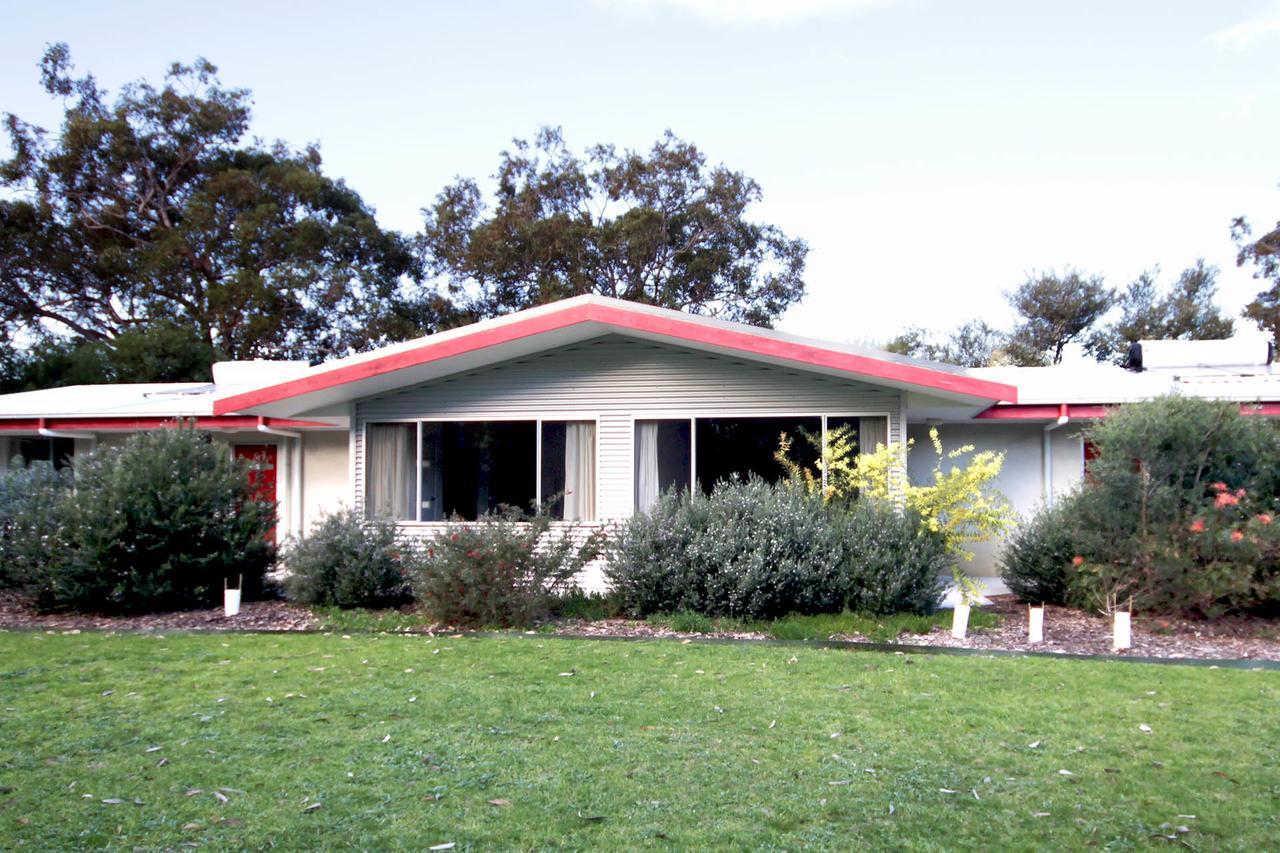 The Abbey Raymond Island Motel Exterior photo